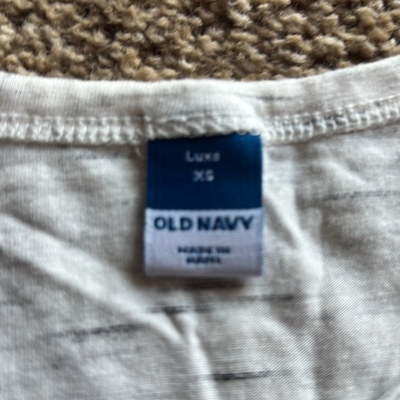 ‼️FINAL PRICE‼️ Old navy soft polyester sleeveless shirt in ash grey size xsmall - Picture 2 of 3